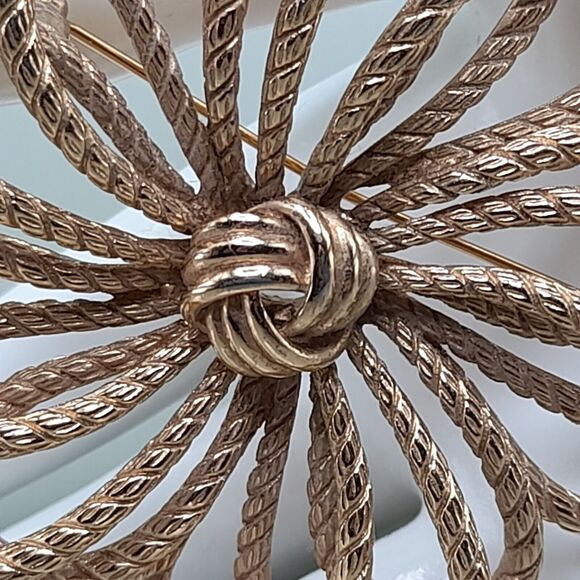 Vintage Brooch MONET Flower Rope Cord Pin, Gold Plated, 3 Inch - Picture 3 of 12